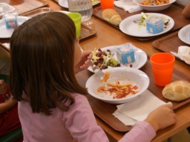 Ristorazione scolastica: Ladisa tenta il tutto per tutto per evitare lo sciopero dell’8 maggio. L’azione sindacale e l’unione fra i lavoratori mette in ginocchio il colosso.