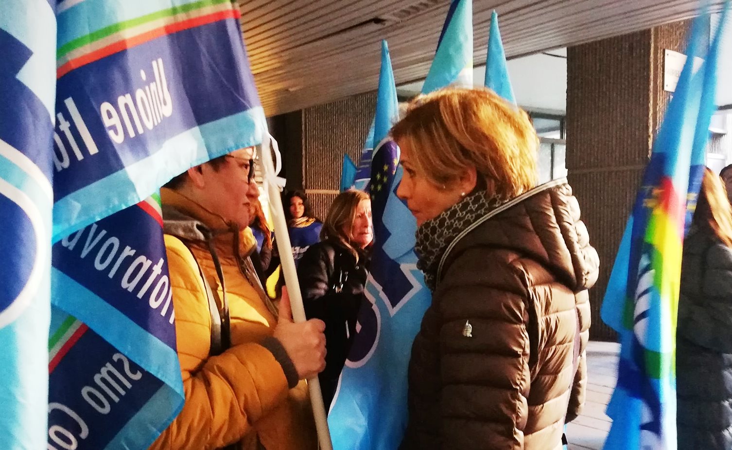 RISTORAZIONE SCOLASTICA. MANIFESTAZIONE DELL’ULTIMO GIORNO DI SCUOLA. FISASCAT E UILTUCS, INSIEME A CISL E UIL: GARANZIE PER LE LAVORATRICI SULLA RIPARTENZA