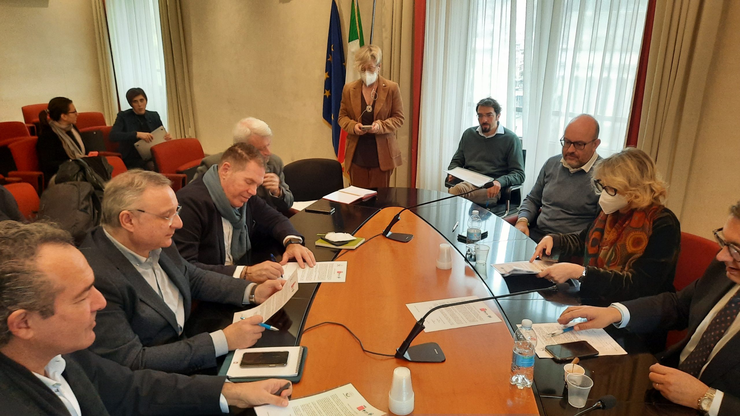 Irpef, Regione Liguria e sindacati firmano il protocollo d’intesa per riduzione della pressione fiscale per fasce di reddito più basse.