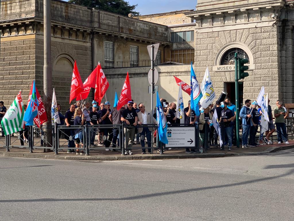 La Spezia. Presidio dei lavoratori civili in difesa dell’Arsenale