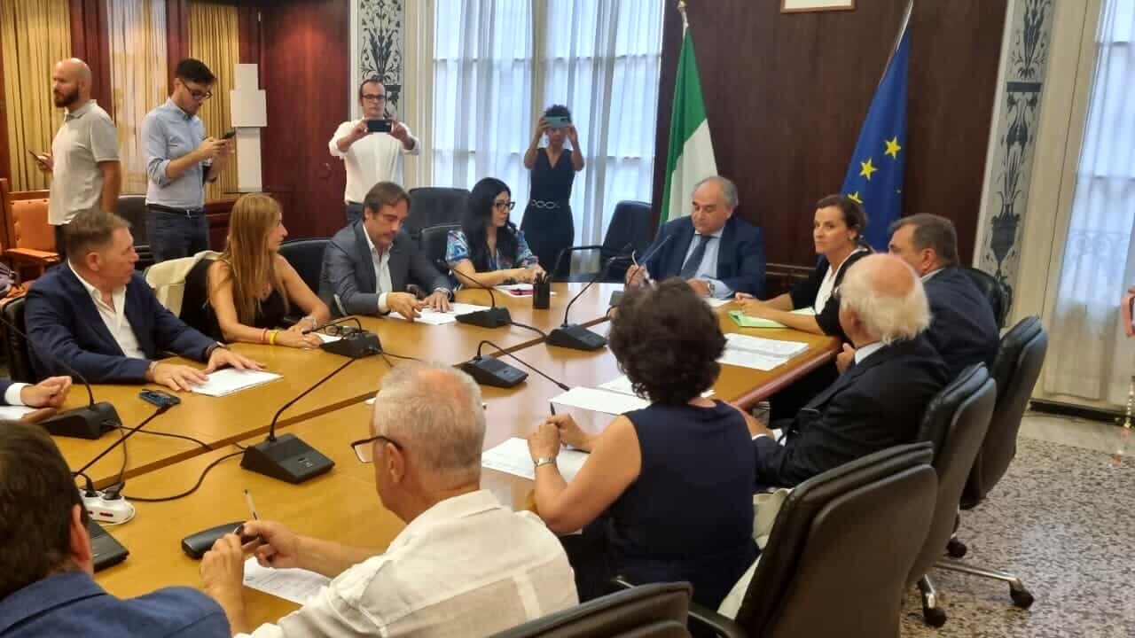 Emergenza caldo, Genova. Uil, Cisl, Cgil: “Più tutele per chi lavora”. Ecco l’accordo siglato in Prefettura.